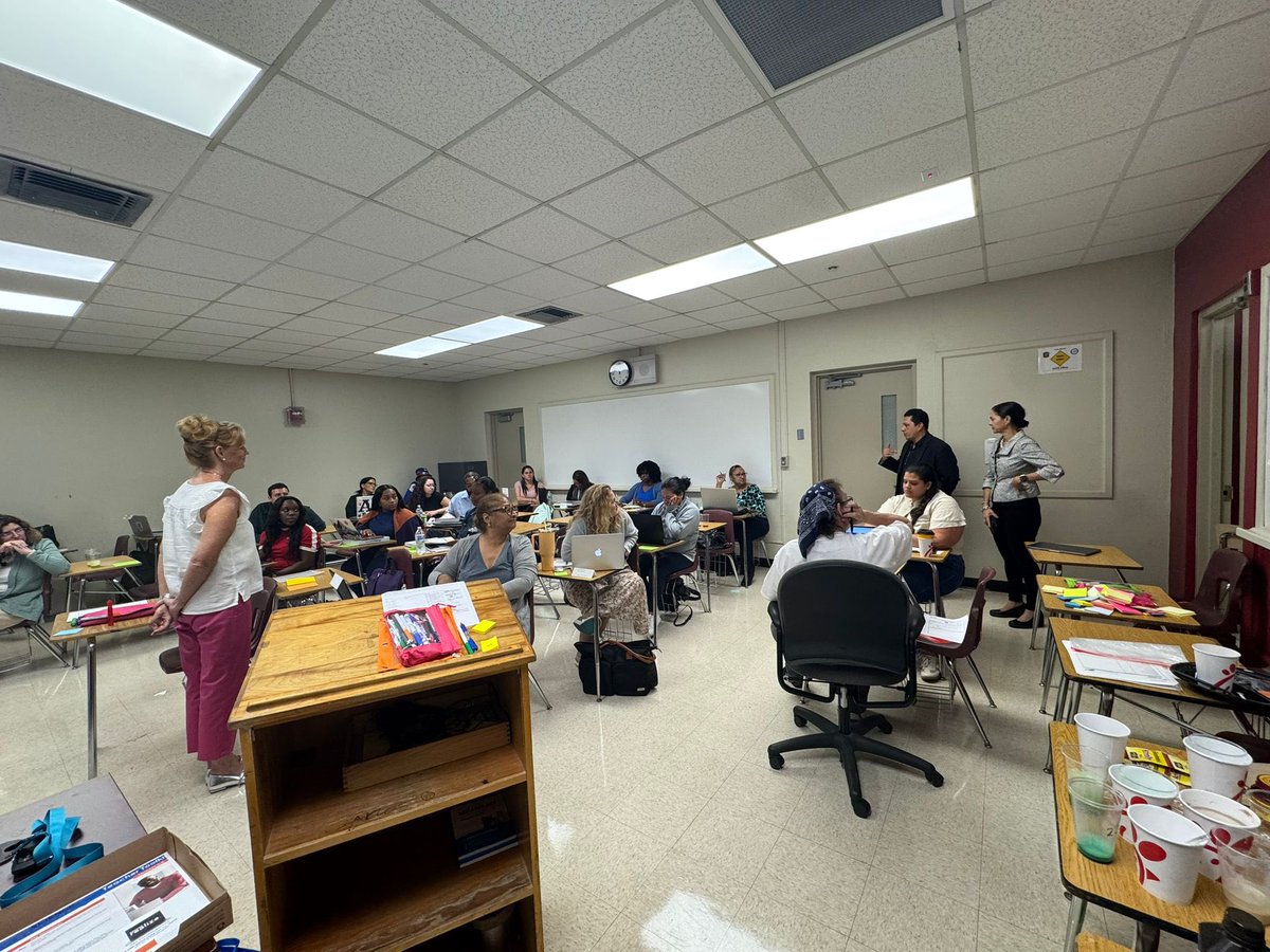MDCPSSTEAM's tweet image. Great turnout at today’s @MDCPSSci training. 150 science teachers exposed to our new textbooks. #MDCPSSTEAM #MDCPSYourBestChoice
