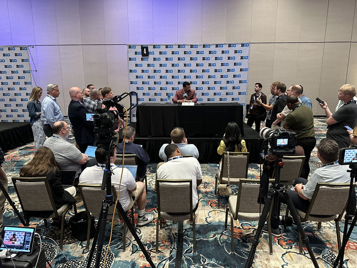 TomOrr4's tweet image. Ryan Day fielding questions from a huge group of reporters at Big Ten Media Days.