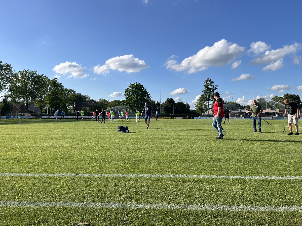 JBerrevoets's tweet image. Was een tof dagje zo ! Leuke pot voetbal! Mochten mensen nog vragen hebben over de wedstrijd stel ze vooral :)

#WitteLeeuwen | #TELsam