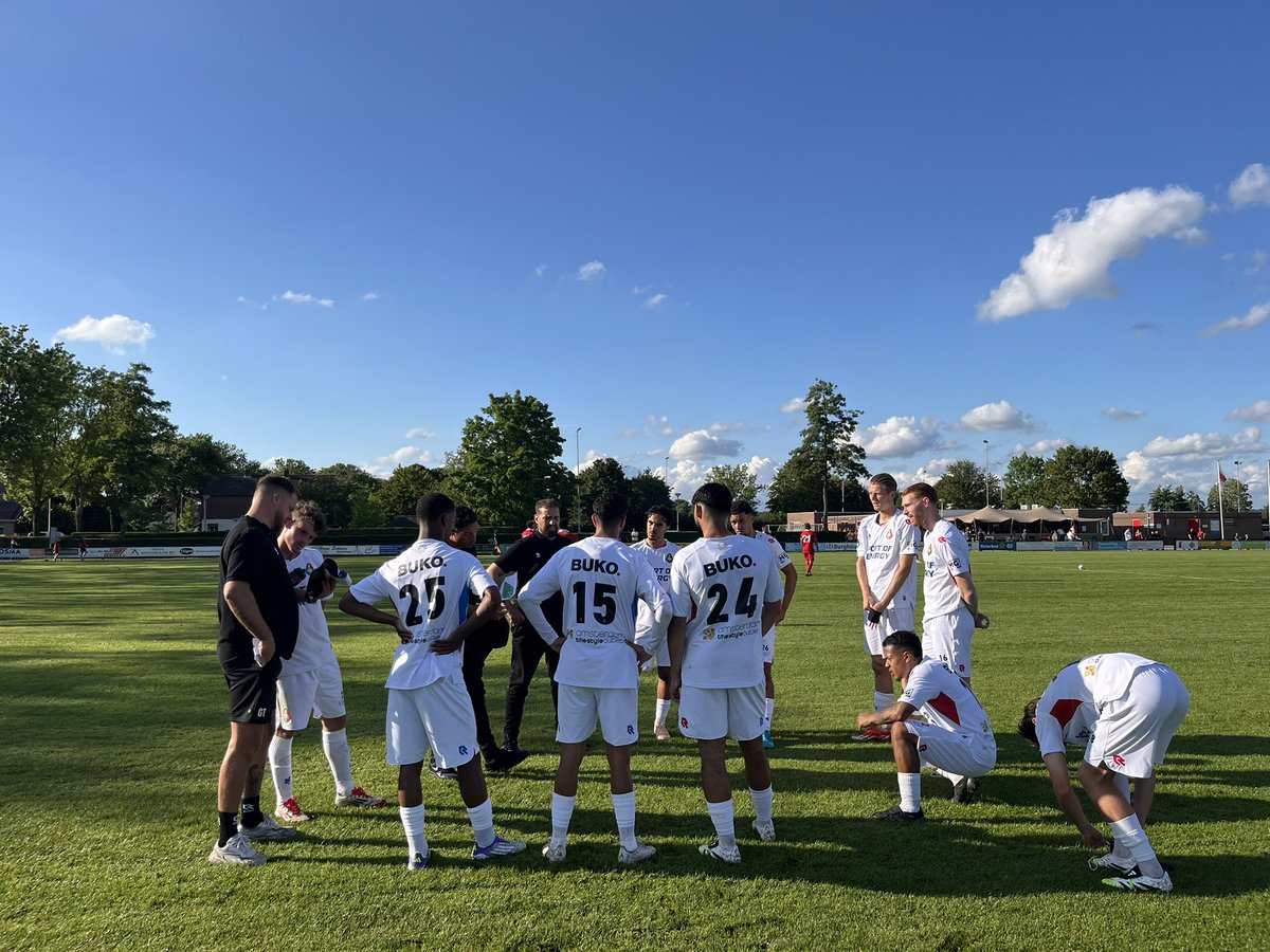 JBerrevoets's tweet image. Was een tof dagje zo ! Leuke pot voetbal! Mochten mensen nog vragen hebben over de wedstrijd stel ze vooral :)

#WitteLeeuwen | #TELsam