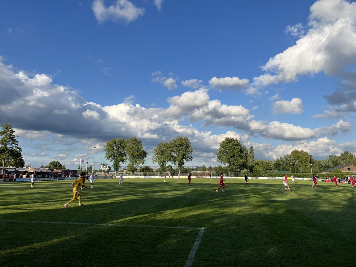 JBerrevoets's tweet image. Was een tof dagje zo ! Leuke pot voetbal! Mochten mensen nog vragen hebben over de wedstrijd stel ze vooral :)

#WitteLeeuwen | #TELsam