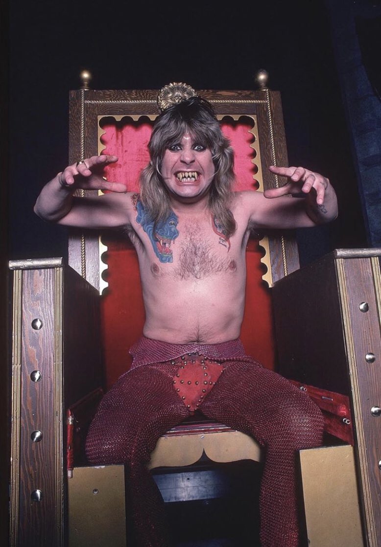 LaModeUnknown's tweet image. RIP Ozzy Osbourne — the one-of-a-kind bold and audacious LEGEND. 🥀
PS: fearless fashion icon.