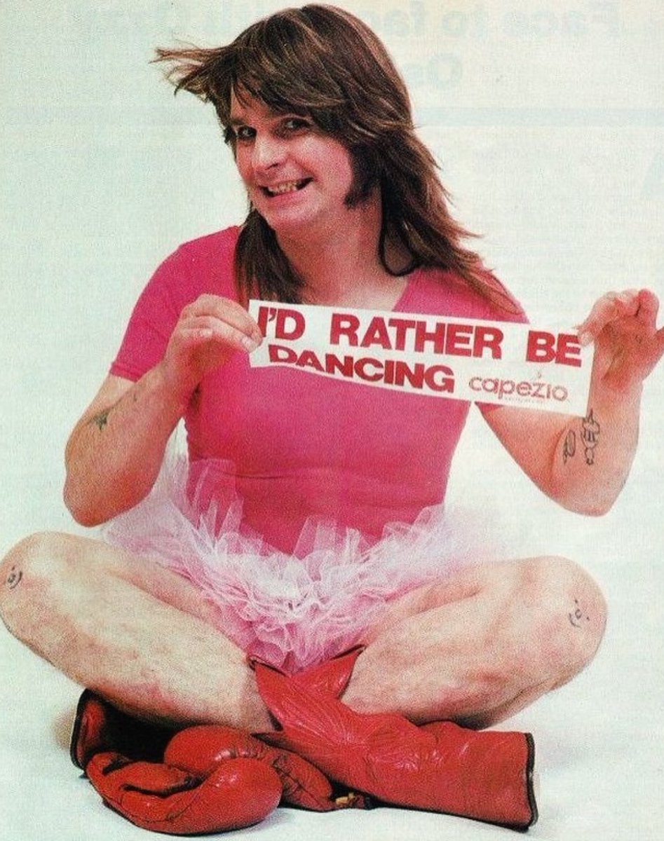 LaModeUnknown's tweet image. RIP Ozzy Osbourne — the one-of-a-kind bold and audacious LEGEND. 🥀
PS: fearless fashion icon.