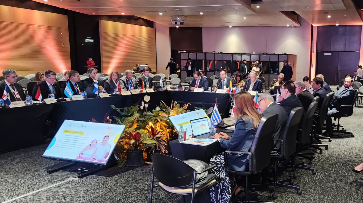 Embajada de Uruguay en Colombia 🇺🇾🇨🇴 (@uruguayencol) on Twitter photo ⚡️🌎 Se realiza en Bogotá🇨🇴 la VII Reunión Ministerial de Energía de CELAC, evento en el que participa <a href="/UruguayenCol/">Embajada de Uruguay en Colombia 🇺🇾🇨🇴</a>🇺🇾.
♻️💡 Integración regional y transformación de la matriz energética con justicia social y desarrollo sostenible, son parte de los temas de interés tratados. ⚡️🌎 Se realiza en Bogotá🇨🇴 la VII Reunión Ministerial de Energía de CELAC, evento en el que participa <a href="/UruguayenCol/">Embajada de Uruguay en Colombia 🇺🇾🇨🇴</a>🇺🇾.
♻️💡 Integración regional y transformación de la matriz energética con justicia social y desarrollo sostenible, son parte de los temas de interés tratados.