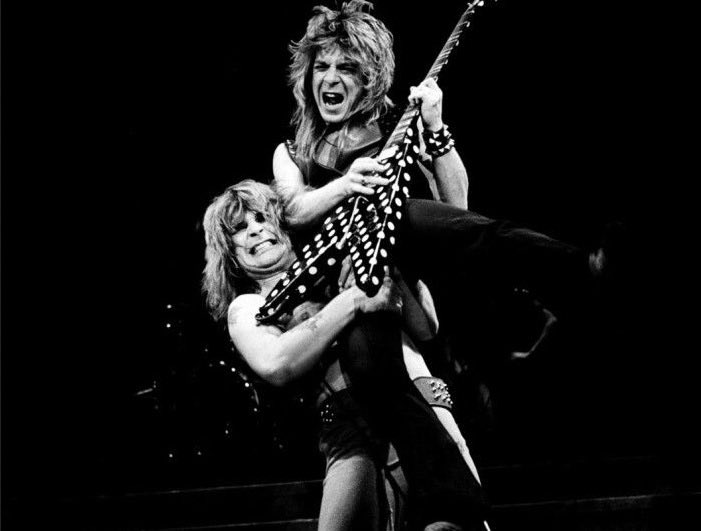 Imagino que esta noche Ozzy y Randy tocarán juntos de nuevo Crazy Train, allá por el anfiteatro del infierno.

Que la tierra te sea leve, y gracias por todo.