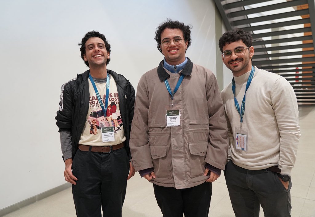 Exactas_UBA's tweet image. 🧑🔬💥 Ayer arrancó la XXVII Escuela de Invierno #Giambiagi. Este año está dedicada a Holografía, agujeros negros y teoría de la información.
🎙️ Hoy Juan Martín Maldacena y @joseedelstein dieron una charla abierta. Seguinos que durante toda la semana te vamos a estar contando…