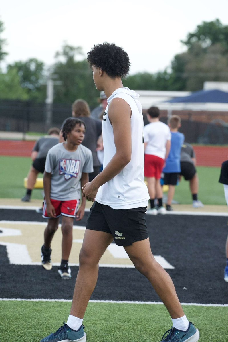jeremiahhull23's tweet image. Always fun helping out the kids in the community!
@RayPecFB @JonesgGreg