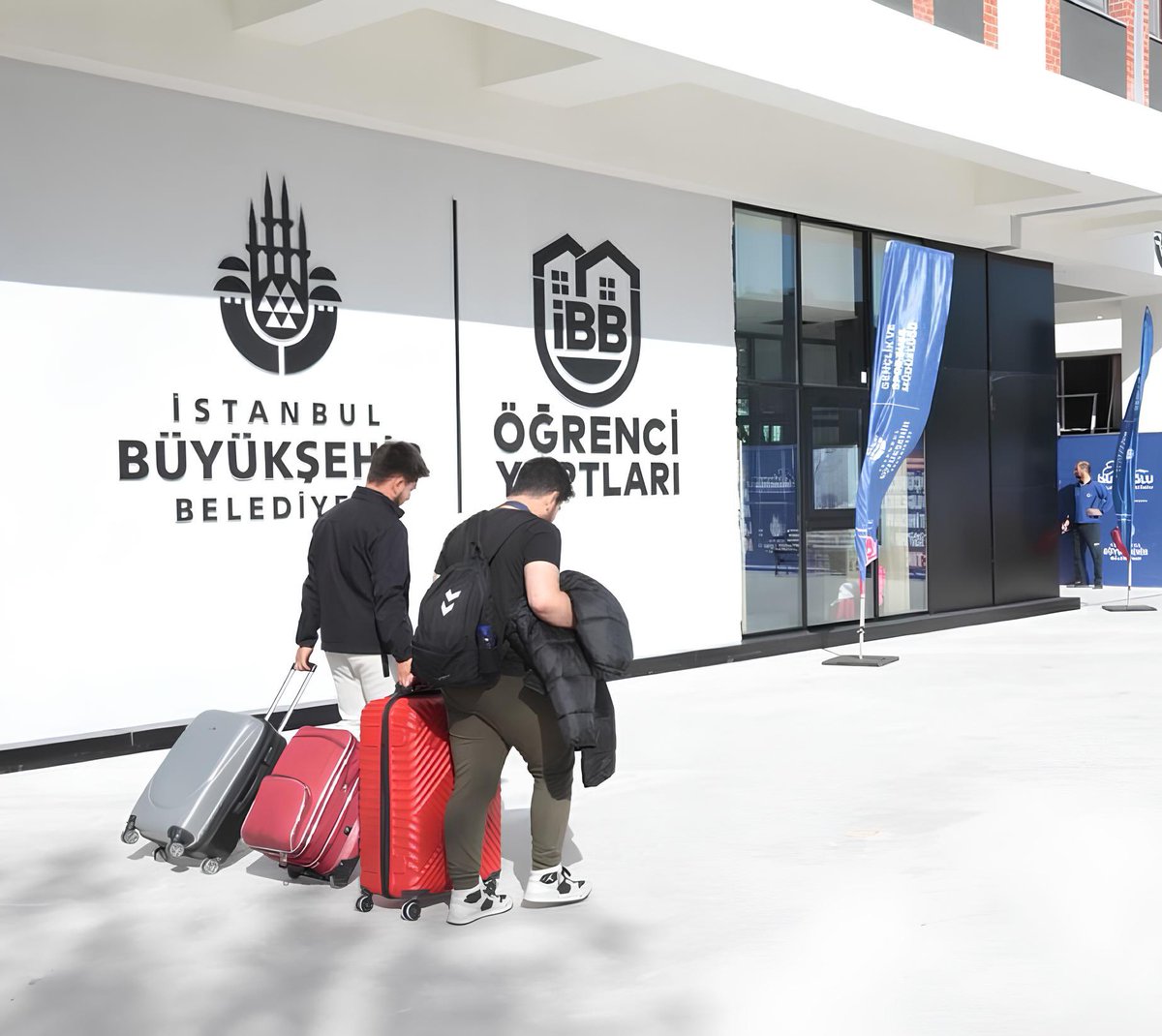 Solcu Gazete (@solcugazete60) on Twitter photo İBB yurtları, yaz döneminde İstanbul’da kalacak öğrenciler için kahvaltı ve akşam yemeği dahil günlük 65 TL’ye konaklama imkanı sunacak. İBB yurtları, yaz döneminde İstanbul’da kalacak öğrenciler için kahvaltı ve akşam yemeği dahil günlük 65 TL’ye konaklama imkanı sunacak.