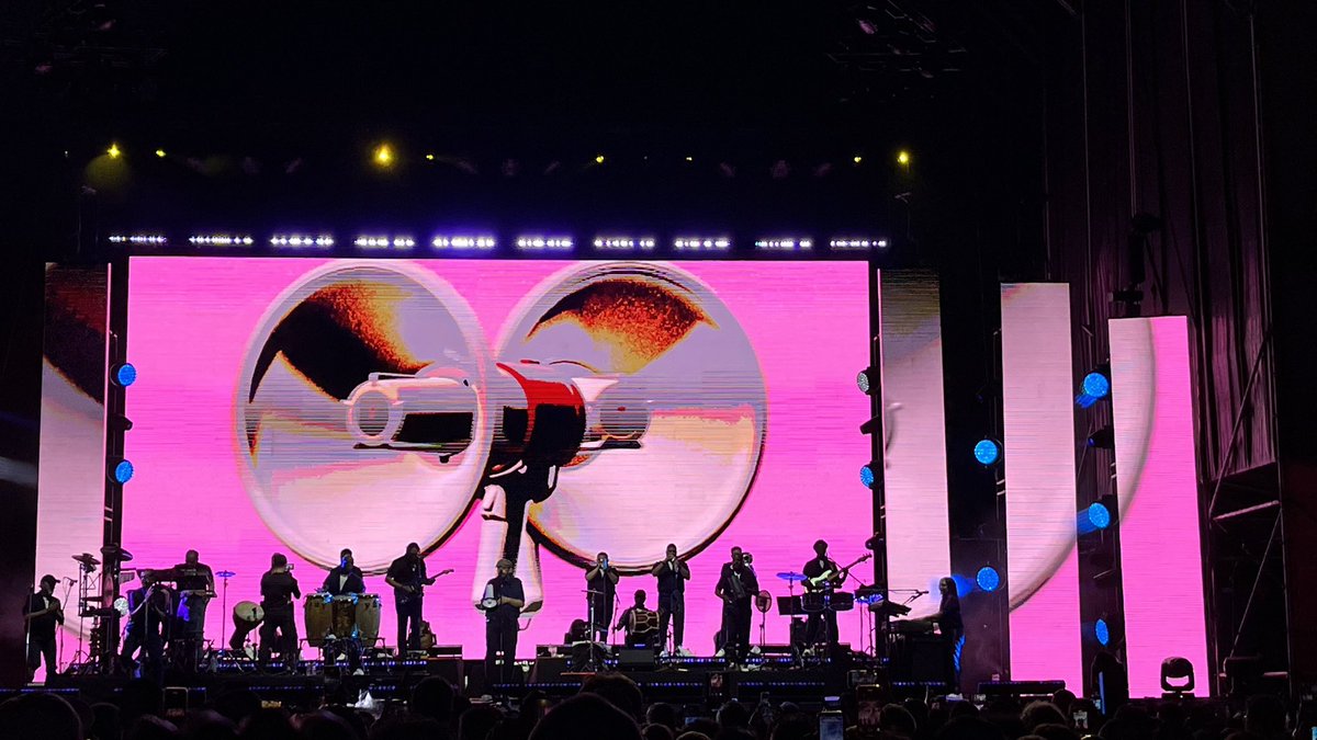 Lo de Juan Luis Guerra imitando a <a href="/AlbBarrantes/">El Tío del Megáfono</a> no lo vi venir…