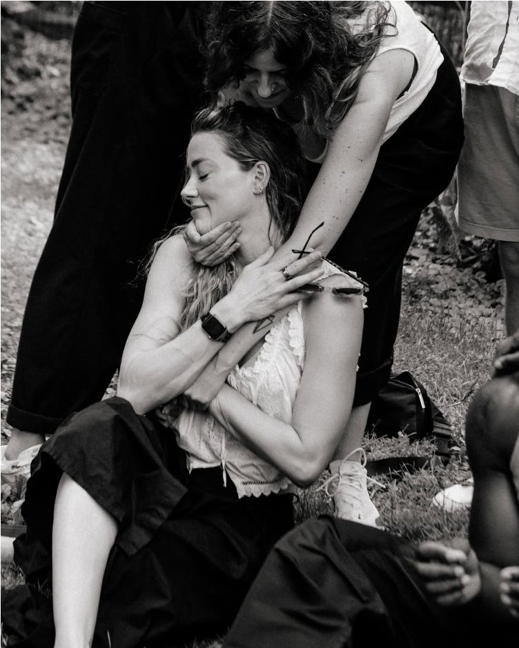 erikamafiXOXO's tweet image. Amber heard held by her co star from "Spirit of the People" for Vogue 2025 ♡