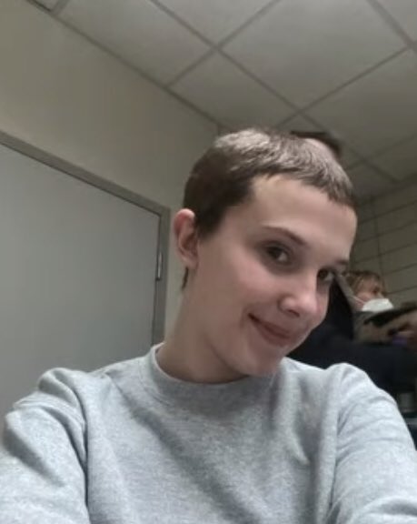 Updates_SThings's tweet image. New behind the scenes photos of Millie Bobby Brown as Eleven in 'STRANGER THINGS 4'!