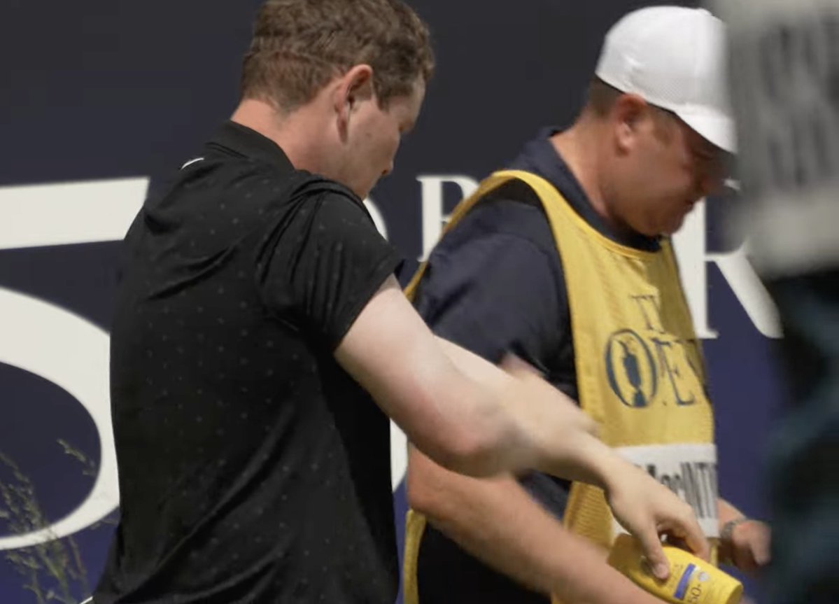 jamierkennedy's tweet image. Applying sunscreen (literally) on the first tee of a major.
Insane behaviour IMO.