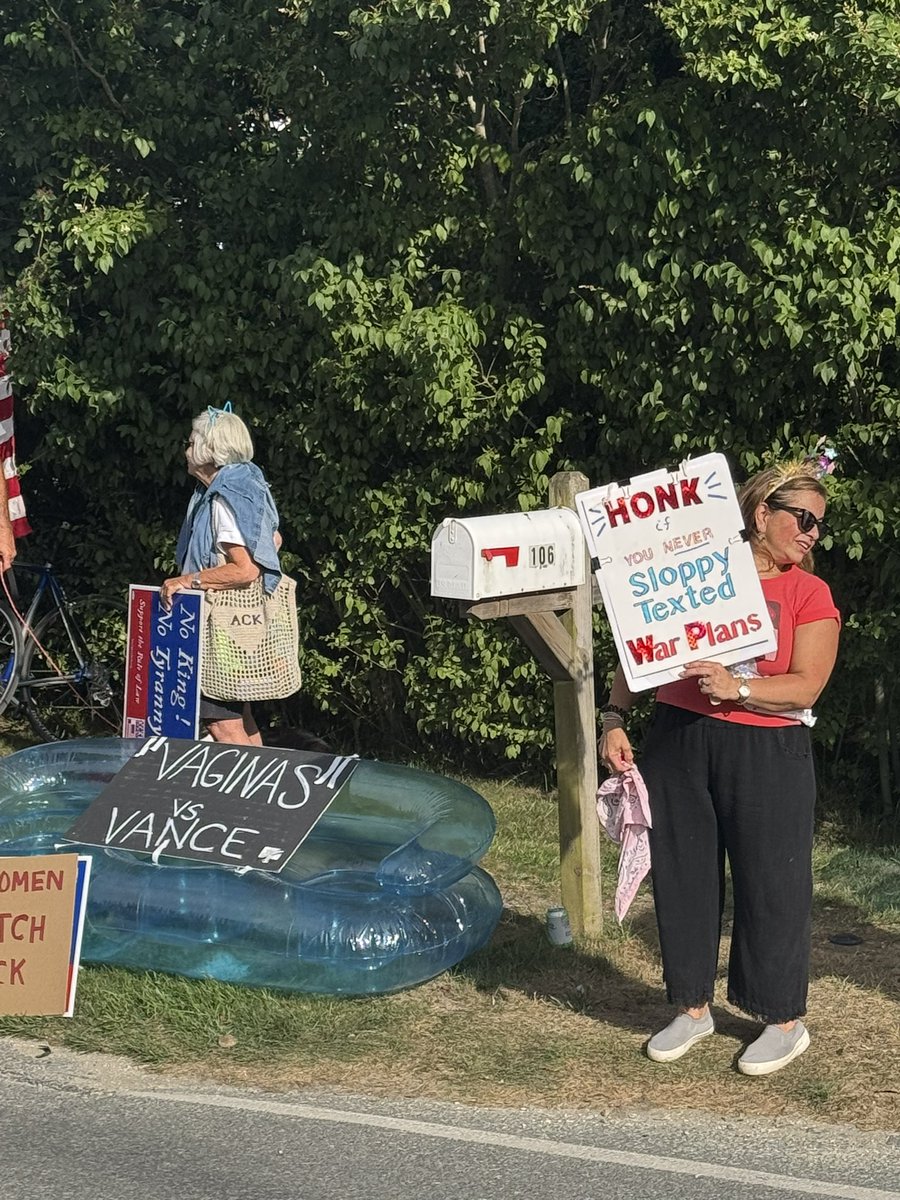ACKCurrent's tweet image. Protestors have assembled on Cliff Road, the street leading toward the GOP fundraiser that Vice President JD Vance will attend tonight