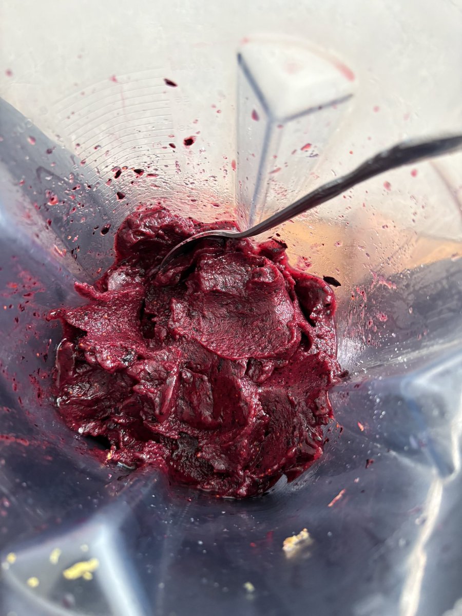 beancel_'s tweet image. Haagen daz blueberry lemon sorbet has me by the balls but they ran out so I made my own