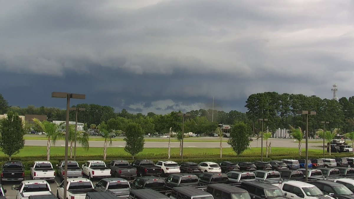 jnelsonWJCL's tweet image. A bit of a shelf cloud nearing Hardeeville with a strong thunderstorm. Wind gusts of 40mph possible. #scwx