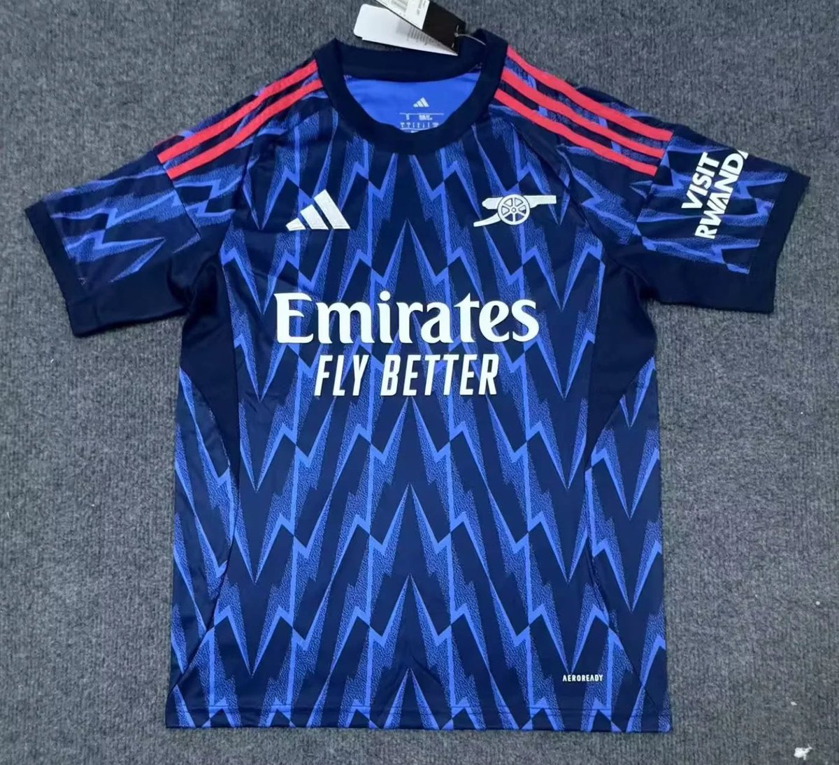 DailyAFC's tweet image. To celebrate the release of the new Arsenal away kit, we are giving one away!👕
To enter, simply like this post & follow @PurelyFootball 📲
Winner announced in 48 hours, good luck!🙌⏰