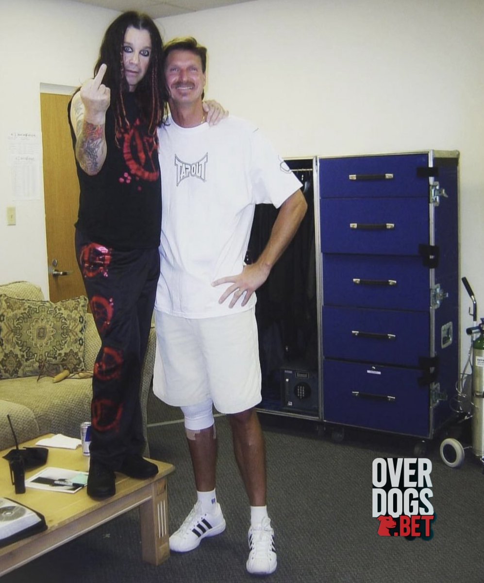 OverDogsBet's tweet image. Randy Johnson in a Tapout shirt with Ozzy Osbourne. ⚾️🤝🦇
RIP to the Legend Ozzy. 🙏