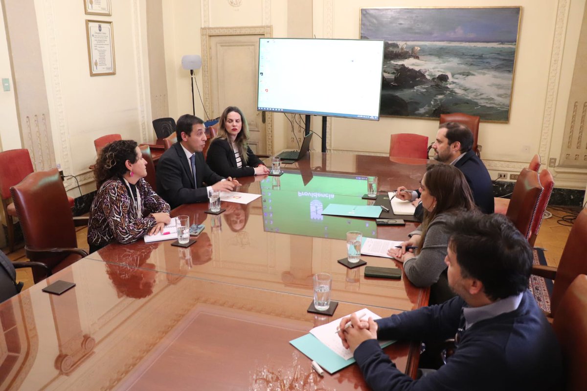 defensorianinez's tweet image. Esta tarde, el Defensor de la Niñez, @AnuarQuesille, acompañado de parte de su equipo, se reunió con el alcalde de Providencia @Muni_provi, Jaime Bellolio, con el fin de explorar un convenio colaborativo que permita capacitar a funcionarios/as  municipales y de educación  en…