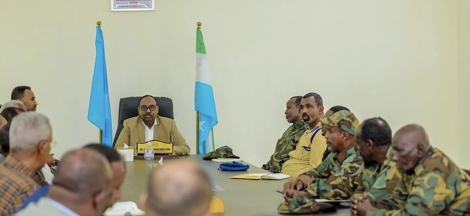 Puntland President Deni held a meeting with highest ranked military officials and commanders, ordering them to accelerate the end of Operation Hilaac to prepare for the offensive against al-Shabaab in Cal Madow mountains, a month ago Puntland claimed capturing 98% of Cal Miskaad.