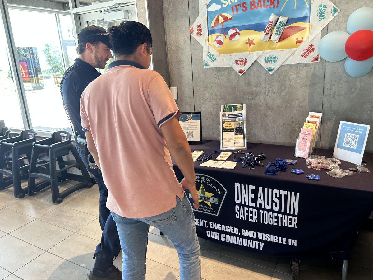 Austin_Police's tweet image. Today, South Austin’s Commander Jobes and District Representative team visited the new McDonalds on William Cannon Dr. to speak to local community members about any issues they are seeing and to foster an open environment for questions. We appreciate all who stopped by and hope…