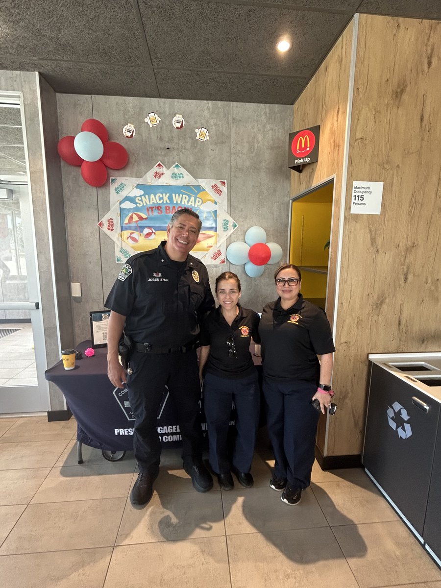 Austin_Police's tweet image. Today, South Austin’s Commander Jobes and District Representative team visited the new McDonalds on William Cannon Dr. to speak to local community members about any issues they are seeing and to foster an open environment for questions. We appreciate all who stopped by and hope…