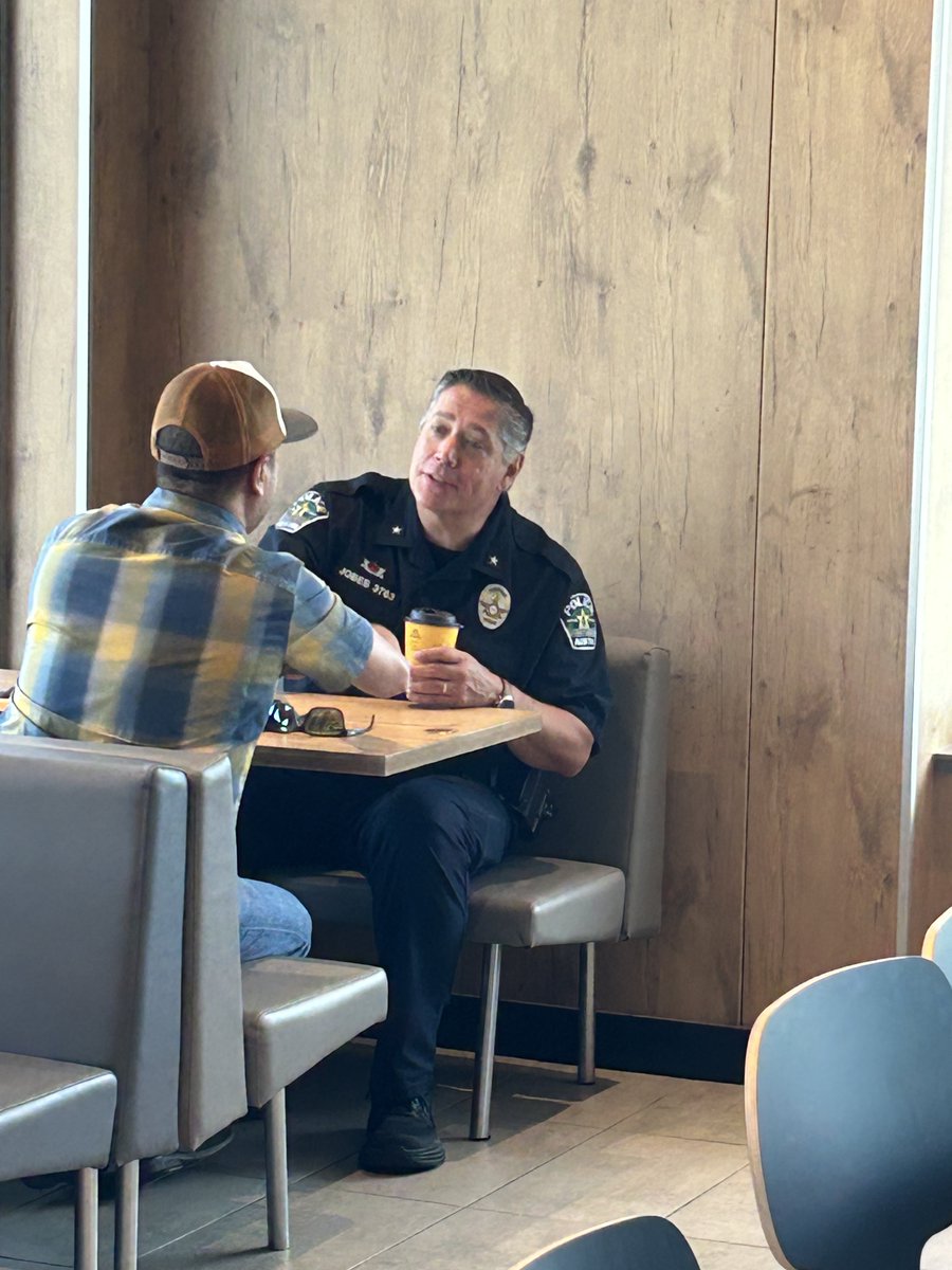 Austin_Police's tweet image. Today, South Austin’s Commander Jobes and District Representative team visited the new McDonalds on William Cannon Dr. to speak to local community members about any issues they are seeing and to foster an open environment for questions. We appreciate all who stopped by and hope…