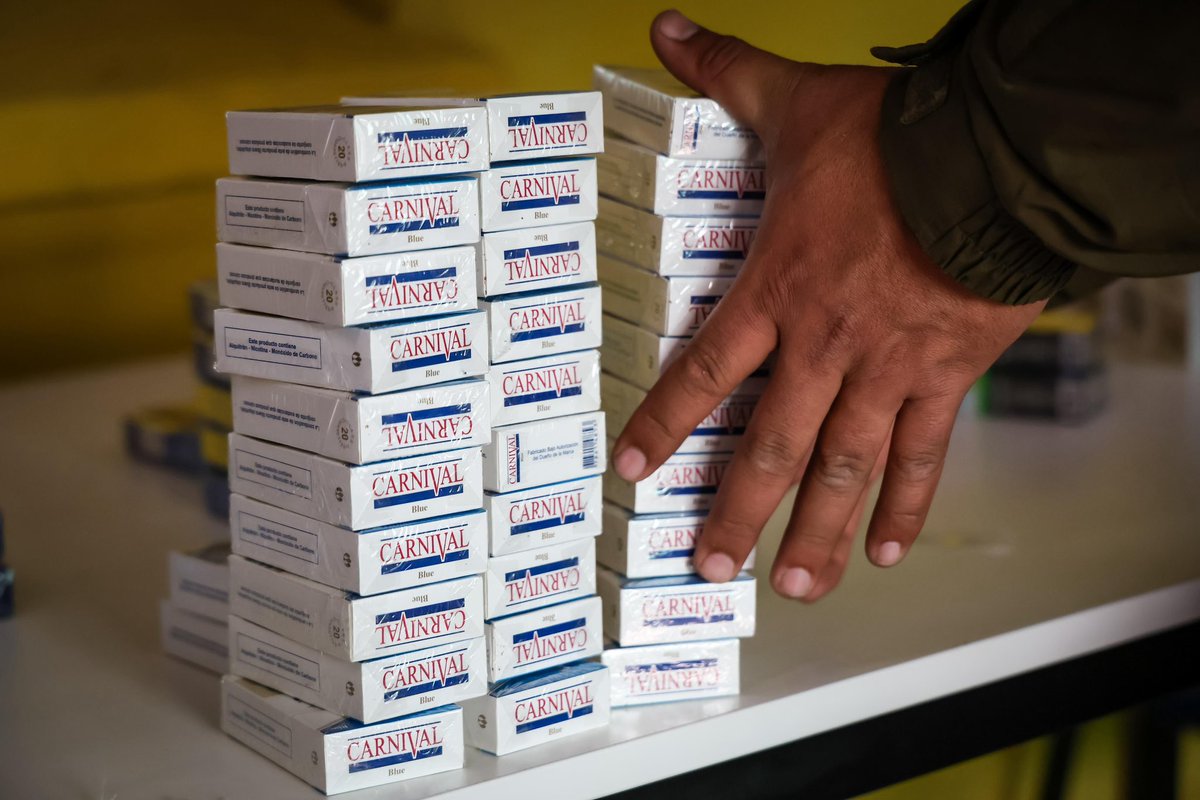 Municipalidad de Maipú (@muni_maipu) on Twitter photo 🚨Nuevo operativo de fiscalización: Se incautaron 403 cajetillas de cigarro.
El procedimiento fue coordinado con <a href="/Carabdechile/">Carabineros de Chile</a> de la 25° Comisaría, realizando el conteo, declaraciones y denuncia correspondiente 🚫 Seguimos firmes en la lucha contra el comercio ilegal. 🚨Nuevo operativo de fiscalización: Se incautaron 403 cajetillas de cigarro.
El procedimiento fue coordinado con <a href="/Carabdechile/">Carabineros de Chile</a> de la 25° Comisaría, realizando el conteo, declaraciones y denuncia correspondiente 🚫 Seguimos firmes en la lucha contra el comercio ilegal.