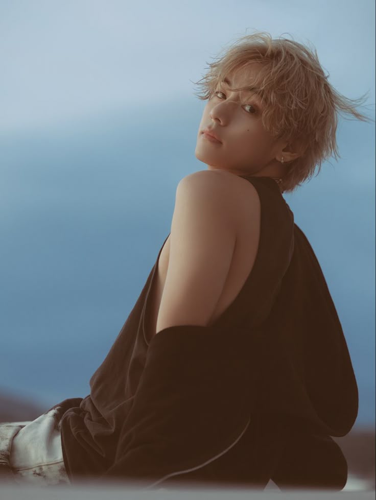 weeezye's tweet image. V, do BTS, menciona o 2NE1 durante uma entrevista:
"Na minha opinião, quando se trata do grupo feminino mais popular, sempre foi o 2NE1."