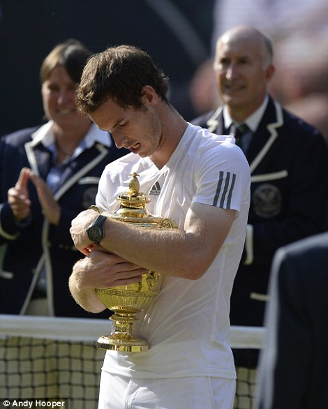MurrayMusing's tweet image. Now that we know that he's getting one, which pose should Andy Murray's Wimbledon statue be in? With trophy/without? 🤔