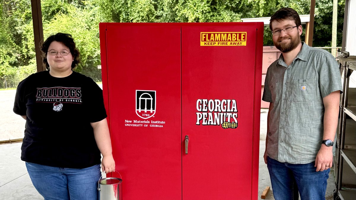 Research Spotlight!🌟These researchers from the UGA New Materials Institute painted a flammable cabinet with their research project—a paint formulation with oil from Georgia-grown peanuts. Photo by UGA New Materials Institute. #ugaresearch