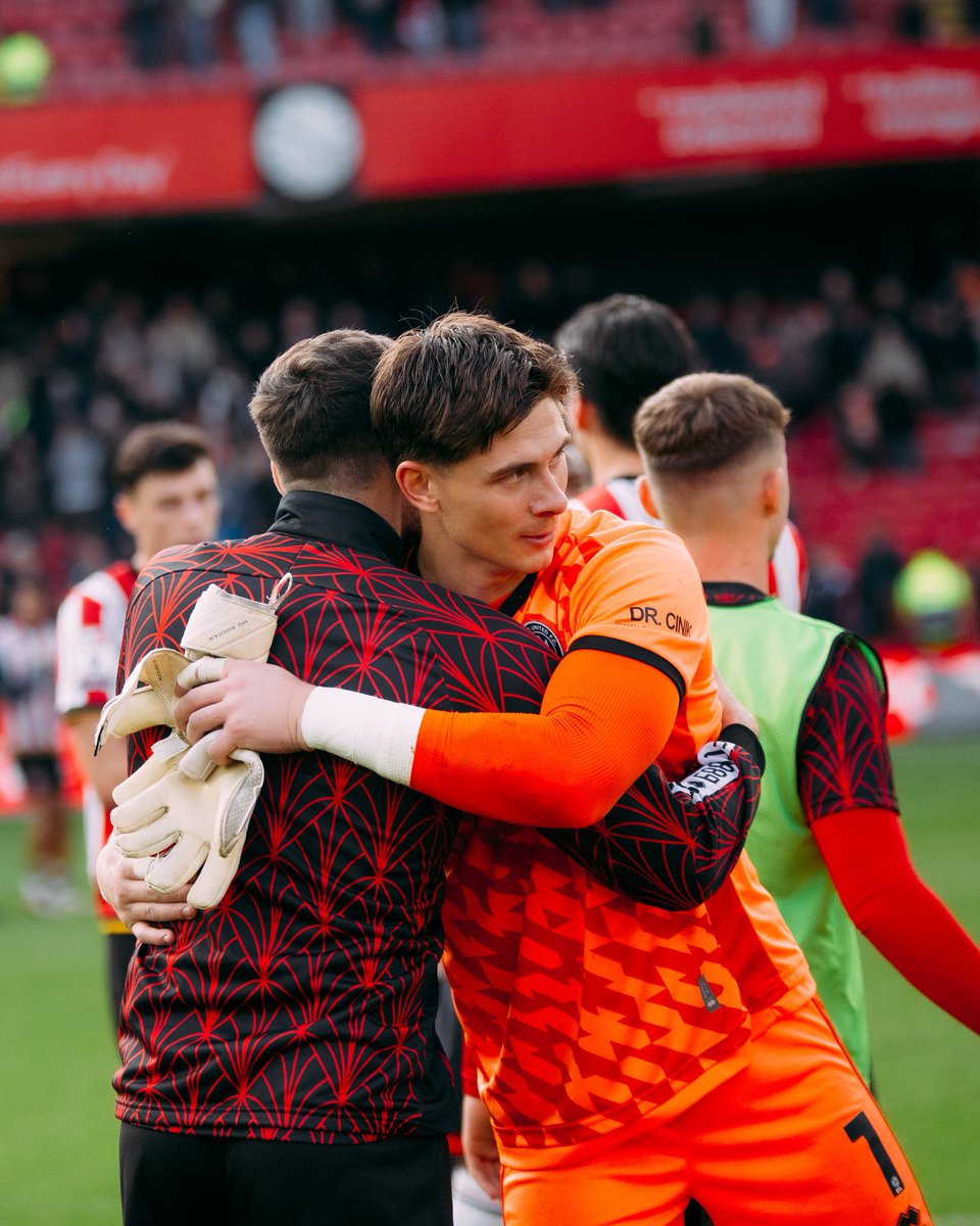 AllThingsBlades's tweet image. Selles on Michael Cooper “Today he felt a bit of discomfort in the knee but he should be back in a couple of days. He’s definitely staying, it’s not about that. I understand the concerns because he wasn’t there but it’s nothing to do with that.”
#twitterblades #sufc