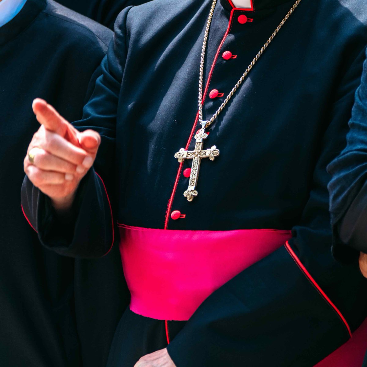 factpostnews's tweet image. The Trump administration is fighting a law that requires priests to report child abuse.