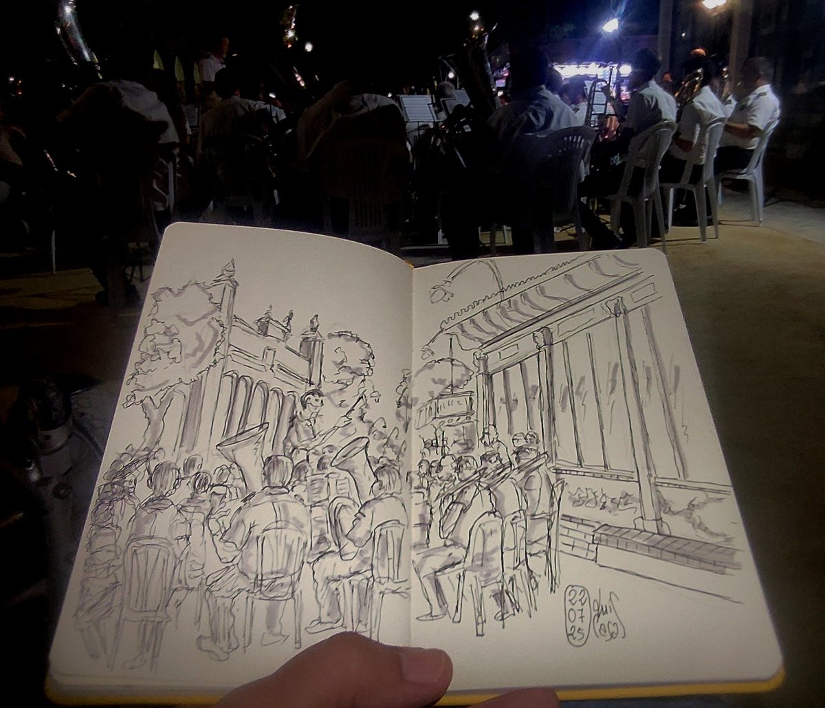 Dibujo hoy martes del concierto de la <a href="/BMjulianCerdan/">B.M. Julián Cerdán</a> en la Calzada de #Sanlúcar.