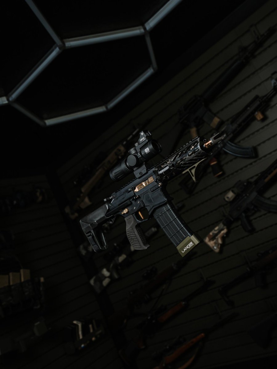 EOTECHInc's tweet image. There is something to be said for small optics on small, lightweight guns. Vudu 3-9 with an EFLX on this 4.1LB 300BLK rifle is just about as good as it gets.
#EOTECH #TRUCKGUN