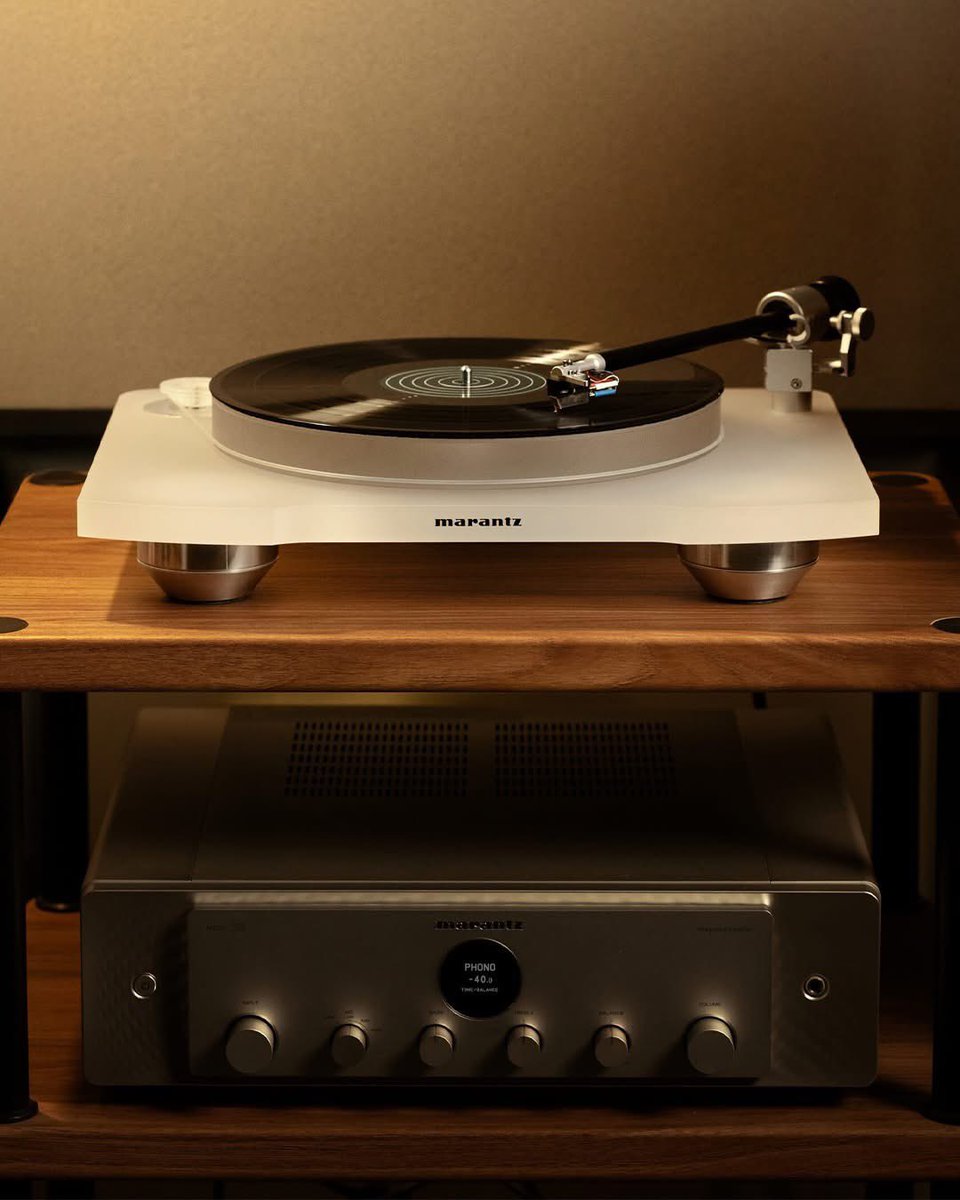 Gramofon TT-15S1, wzmacniacz Model 30 – duet, który po prostu gra.
Każdy detal, każda barwa – tak to powinno brzmieć.
A u Ciebie – cyfrowo czy analogowo?
#marantz #vinyl #muzyka #music #love #audiophile