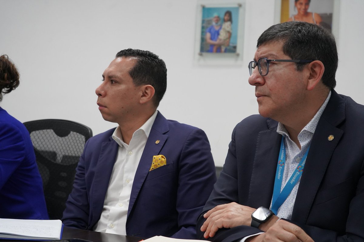 OPS/OMS Ecuador (@opsomsecuador) on Twitter photo Sonia Quezada, representante de OPS/OMS Ecuador, se reunió hoy con Jimmy Martin, ministro de <a href="/Salud_Ec/">Ministerio de Salud Pública 🇪🇨</a>, para tratar de:
✅ Interculturalidad
✅ Transformación digital
✅ Plan Decenal de Salud
✅ Gobernanza
✅ Inmunizaciones
✅ Fortalecimiento del modelo de atención. Sonia Quezada, representante de OPS/OMS Ecuador, se reunió hoy con Jimmy Martin, ministro de <a href="/Salud_Ec/">Ministerio de Salud Pública 🇪🇨</a>, para tratar de:
✅ Interculturalidad
✅ Transformación digital
✅ Plan Decenal de Salud
✅ Gobernanza
✅ Inmunizaciones
✅ Fortalecimiento del modelo de atención.