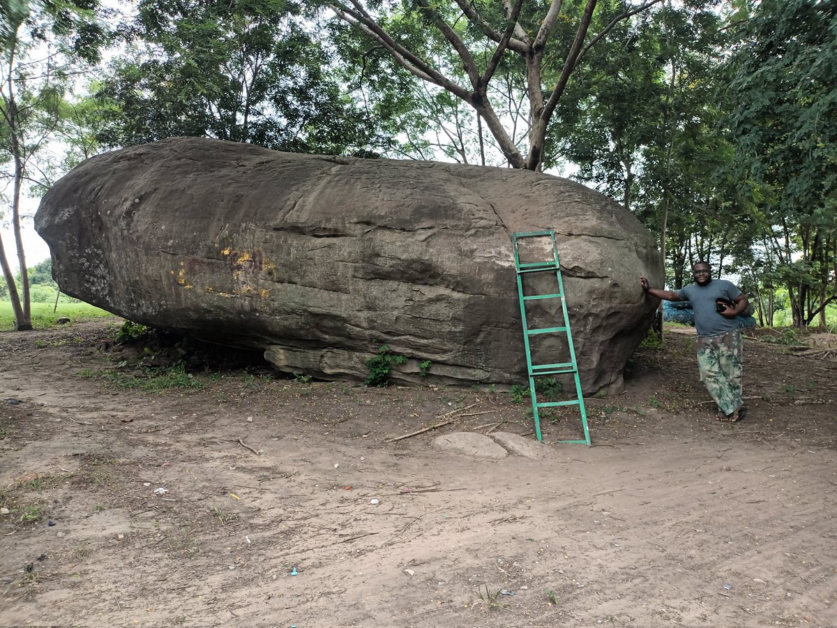 MystiqMike's tweet image. The tale behind the &apos;Nkrumah Mystic Rock&apos; at the Kintampo Waterfalls makes for interesting reading. It&apos;s said that de Osagyefo meditated for long spells on the rock
#KwameNkrumah 
#kintampo #blakkpeppertours #tourguiding #ghanatourismauthority 
 @ghanatourismGTA @blakkpeppernews