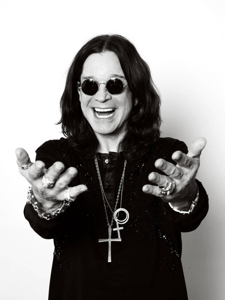 CesarOnada73's tweet photo. Ozzy Osbourne uno de los grandes se fue tras  su legendario concierto .
La música muere hoy un poco más ... ..DEP https://t.co/9N2Ws6kYXx