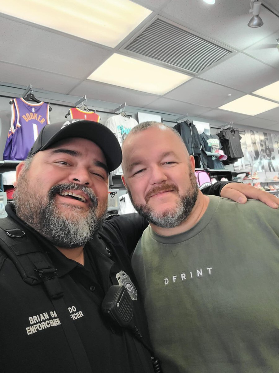 Doug_E_B's tweet image. Got to link up with an old Army buddy, while out in AZ!! My guy Geeeeeeellardo!! 
.
#25THID #TropicLightning #Quickstrike  #infantry