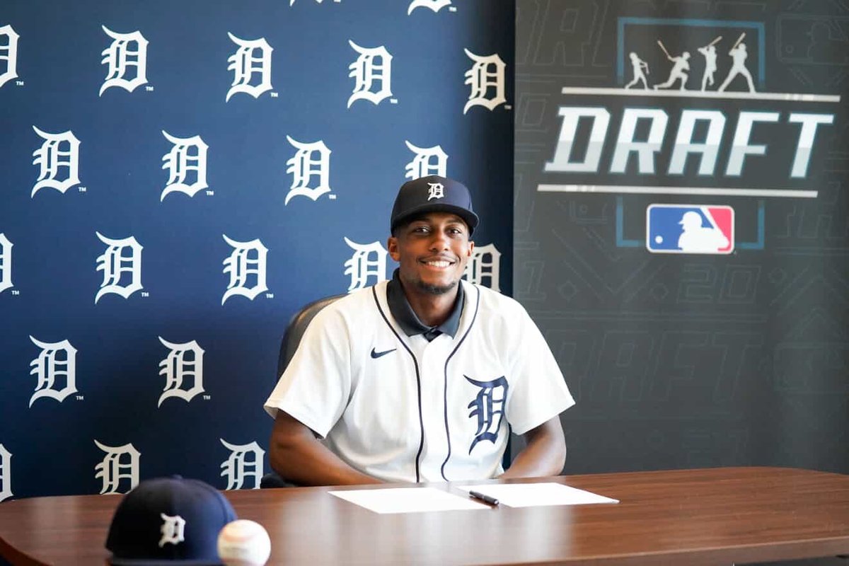 BamaStateSports's tweet image. 𝗦𝗶𝗴𝗻𝗲𝗱. 𝗦𝗲𝗮𝗹𝗲𝗱. 𝗗𝗲𝗹𝗶𝘃𝗲𝗿𝗲𝗱.
Kameron Douglas is officially a Detroit Tiger!
#SWARMAS1 | @BamaStateBB