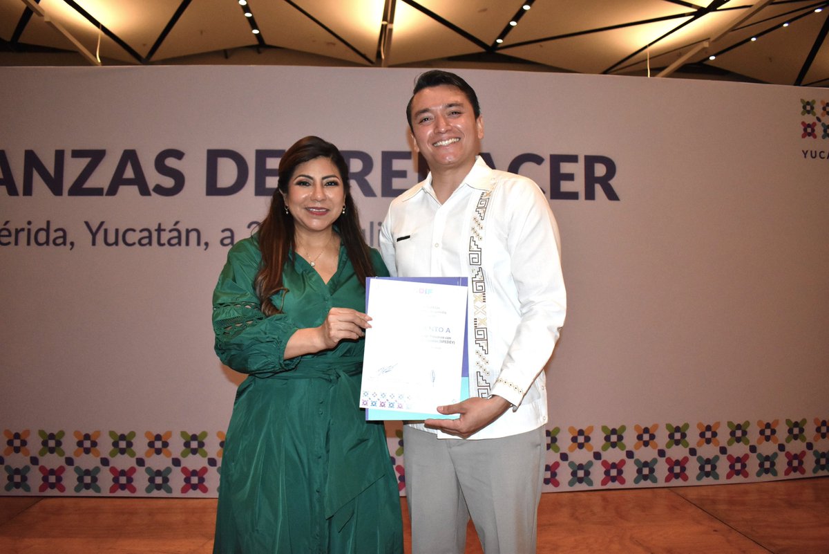 IIPEDEY's tweet image. Desde el IIPEDEY construimos redes de colaboración, con un enfoque humano, incluyente y solidario. Estuvimos presentes en la firma del convenio “Alianzas del Renacer”, un acto significativo que consolida nuestro compromiso con la familia del DIF Yucatán. #RenacerConInclusión 🤟