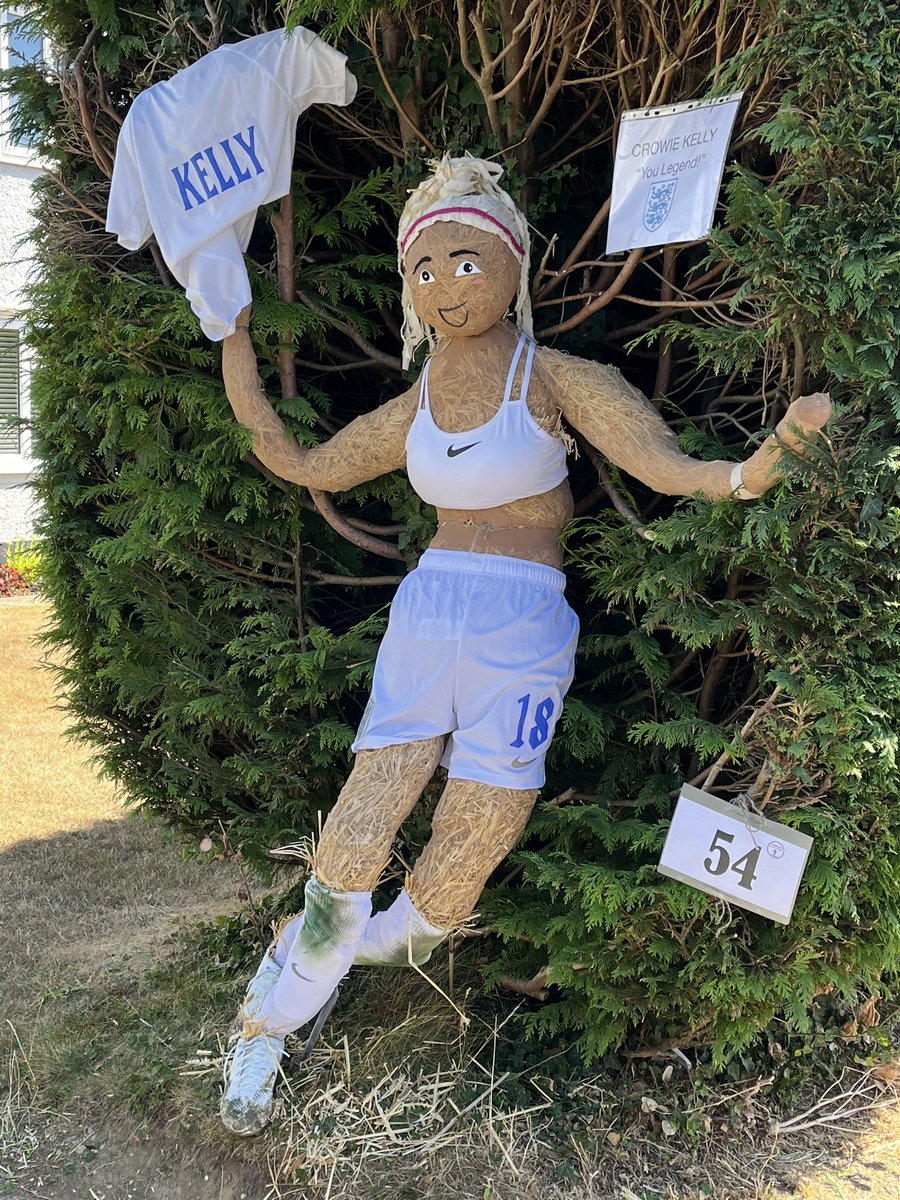 IanRidley1's tweet image. Back in 2022, someone in my and Vikki's old village made this for the annual scarecrow festival. Think they might be getting it out of storage again next month. #CrowieKelly #ENGITA #FlamsteadScarecrowFestival