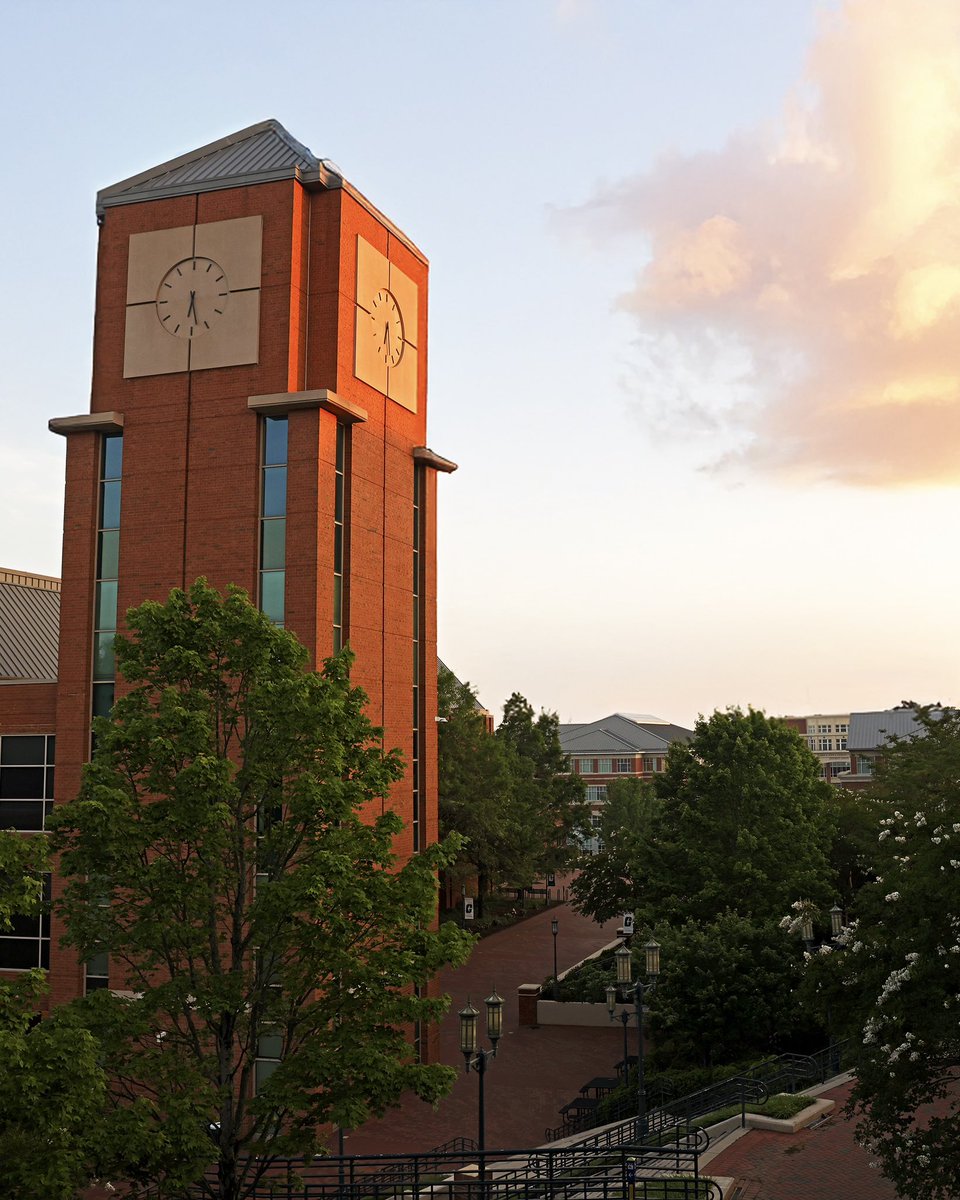 49erAlumni's tweet image. Niner Gold is not just a part of @unccharlotte's colors, it shines across our campus too โ๏ธ ๐ค