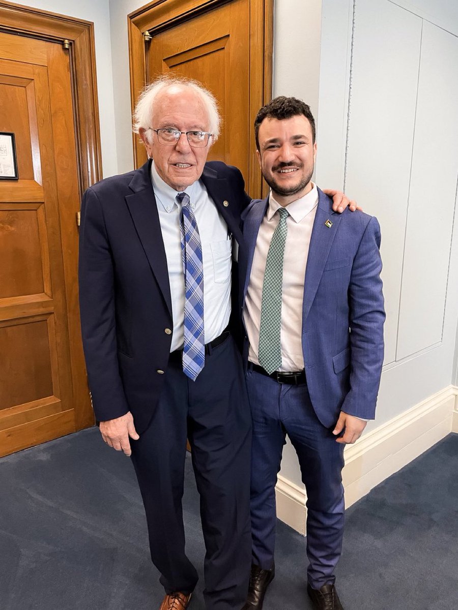 JCAndersonNYC's tweet image. Bernie with the Columbia CUAD spokesperson who called for the total eradication of western civilization. 👍