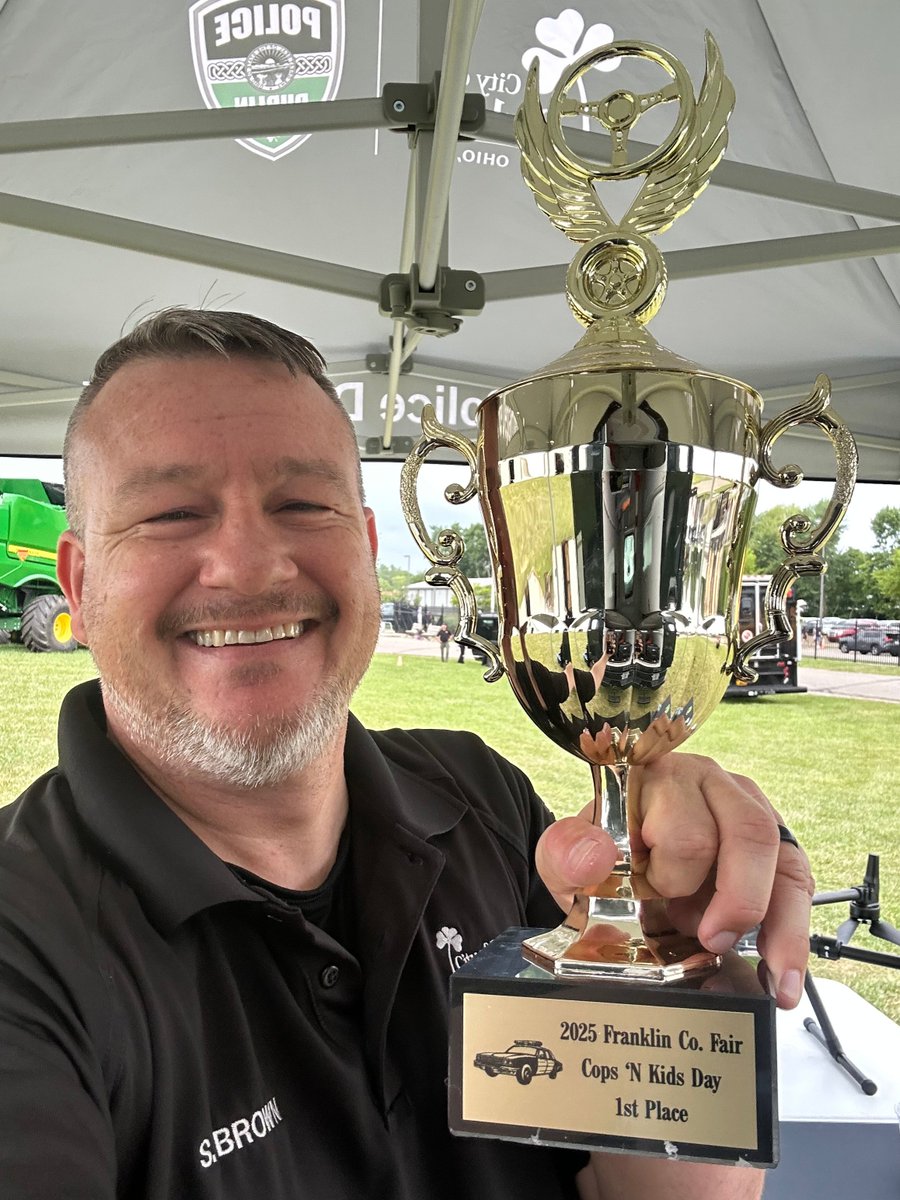 Dublin Police (@dublinpolice) on Twitter photo We had a blast at the Franklin County Fair's Cops 'N Kids Day! 🏆 School Resource Officer Scott Brown thanked the kids who voted for the #YourDublinPolice booth as best display this year! (And he loved meeting <a href="/CLBClippers/">Columbus Clippers</a> mascots Lou Seal and Krash!) #FCFair2025 We had a blast at the Franklin County Fair's Cops 'N Kids Day! 🏆 School Resource Officer Scott Brown thanked the kids who voted for the #YourDublinPolice booth as best display this year! (And he loved meeting <a href="/CLBClippers/">Columbus Clippers</a> mascots Lou Seal and Krash!) #FCFair2025
