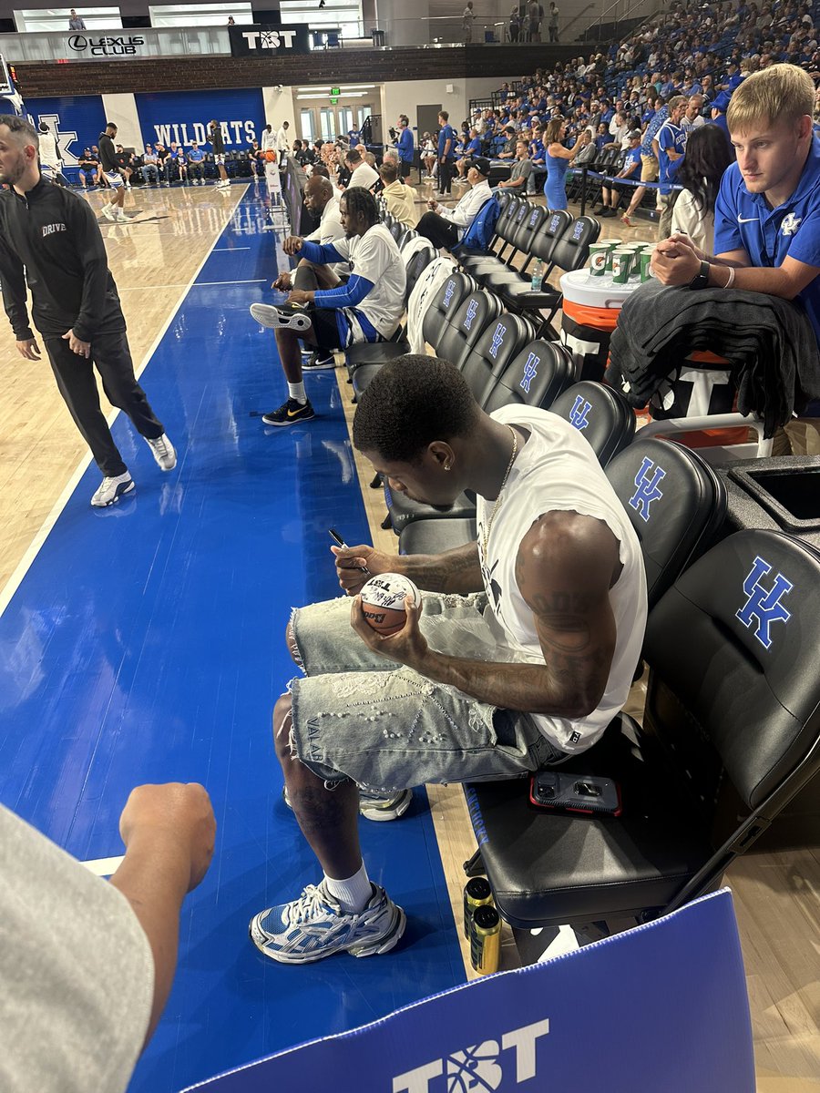 MarioMaitland_3's tweet image. Looks like Deandre Liggins is out for today’s TBT game.