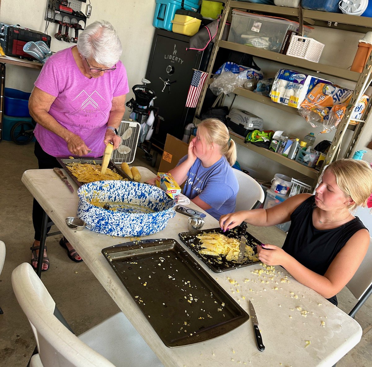 Sweet corn season doesn’t last forever but CommonGround Minnesota  farmer Lauren Biegler’s family has found a way to stretch the flavor well beyond summer. 🌽☀️ Their annual “Corn Day” tradition is all about gathering together, picking at peak ripeness and preserving every kernel