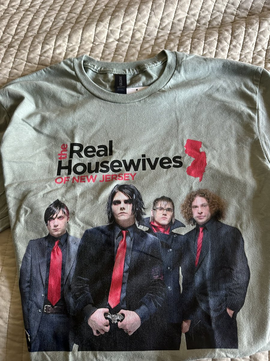 hippiegorl's tweet image. shirt for tour just arrived… we’ve never been more back