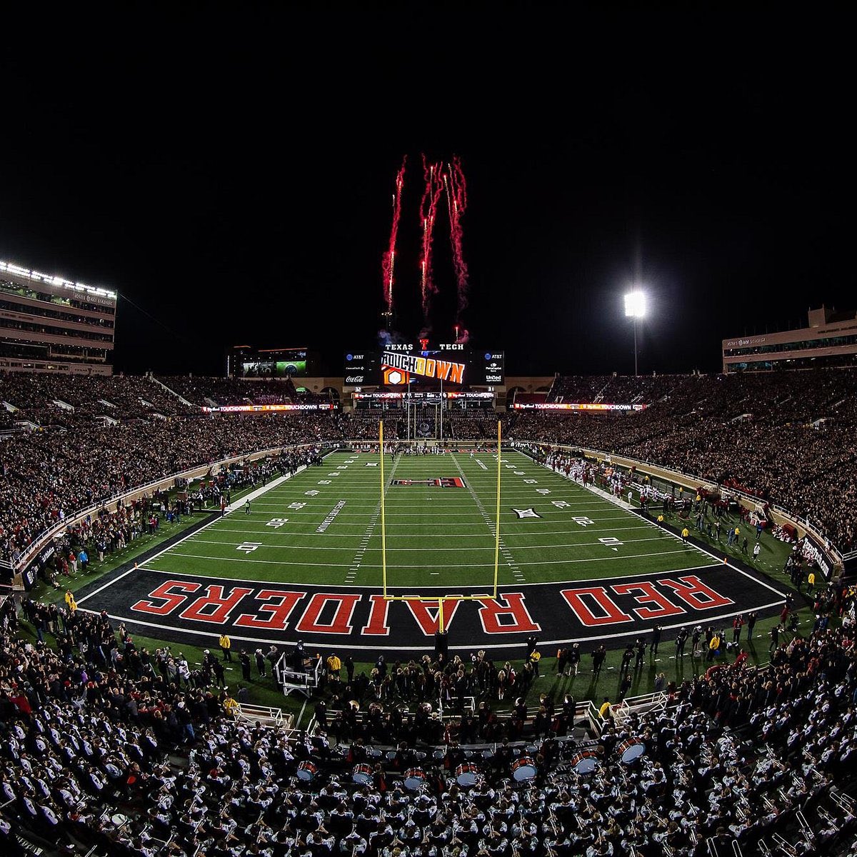 DnaGaming88281's tweet image. Week 6 shooters and tortillas. We in Lubbock Texas to battle the #12 Ranked Texas Tech Red Raiders Tune in 6pm eastern.