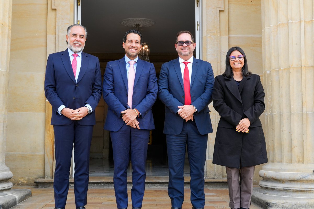 infopresidencia's tweet image. 📸 | El Presidente @petrogustavo, el nuevo presidente del Senado, @lidiosenado, y Julián López, nuevo presidente de la Cámara de Representantes se reunieron en la tarde de este martes en la @Casa_Narino.